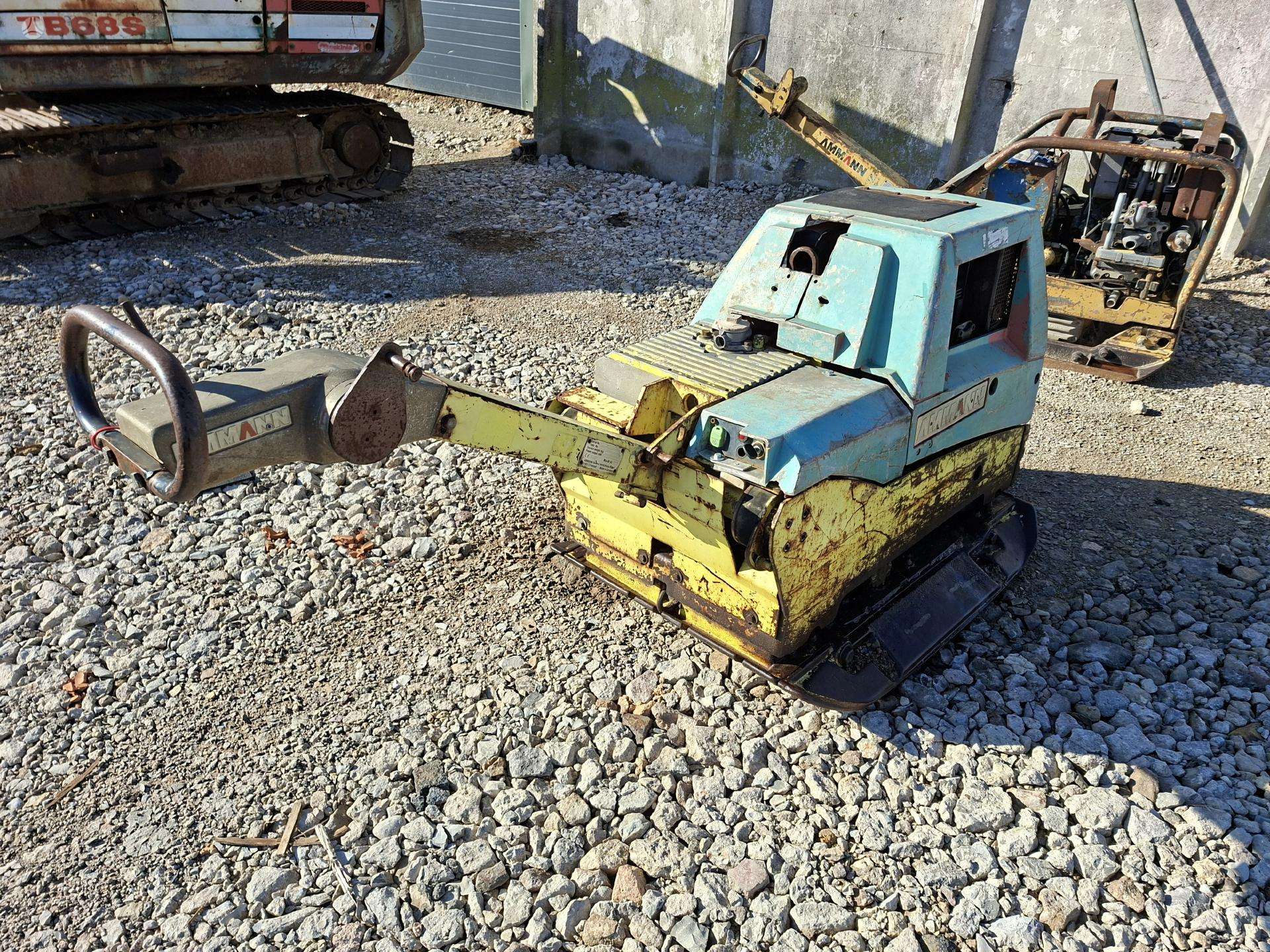 -Kita- Ammann 700