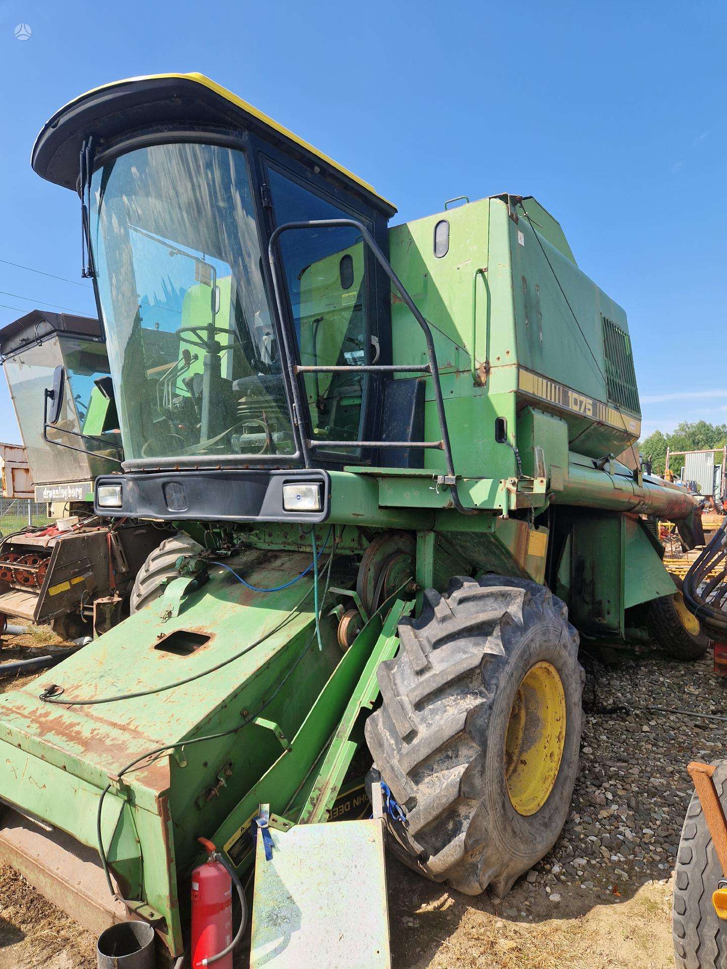 john-deere-1075 John Deere 1075