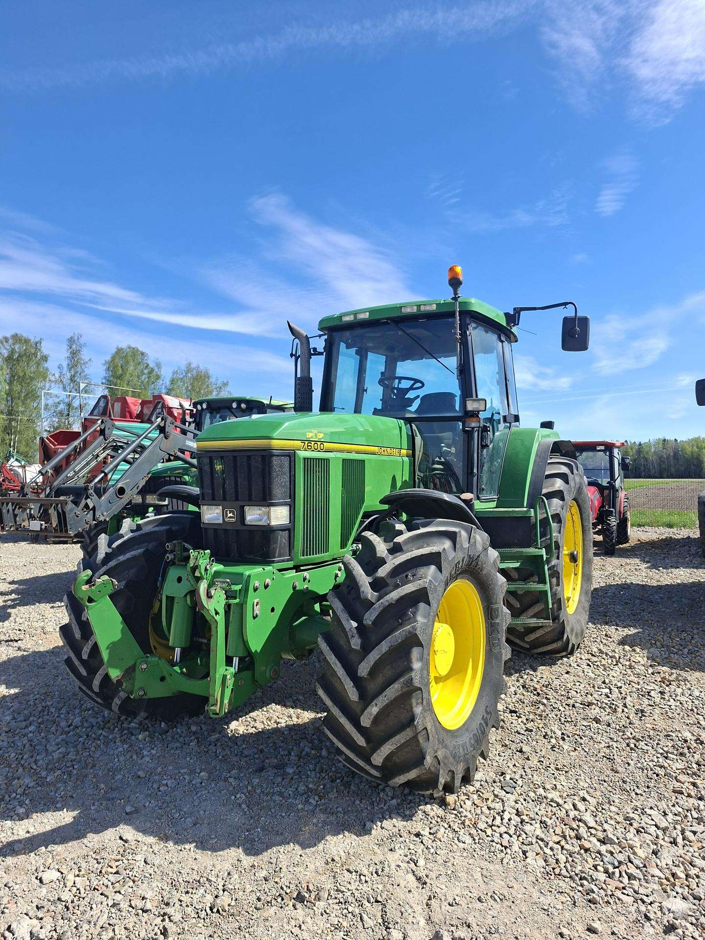 john-deere-7600-traktoriai John Deere 7600