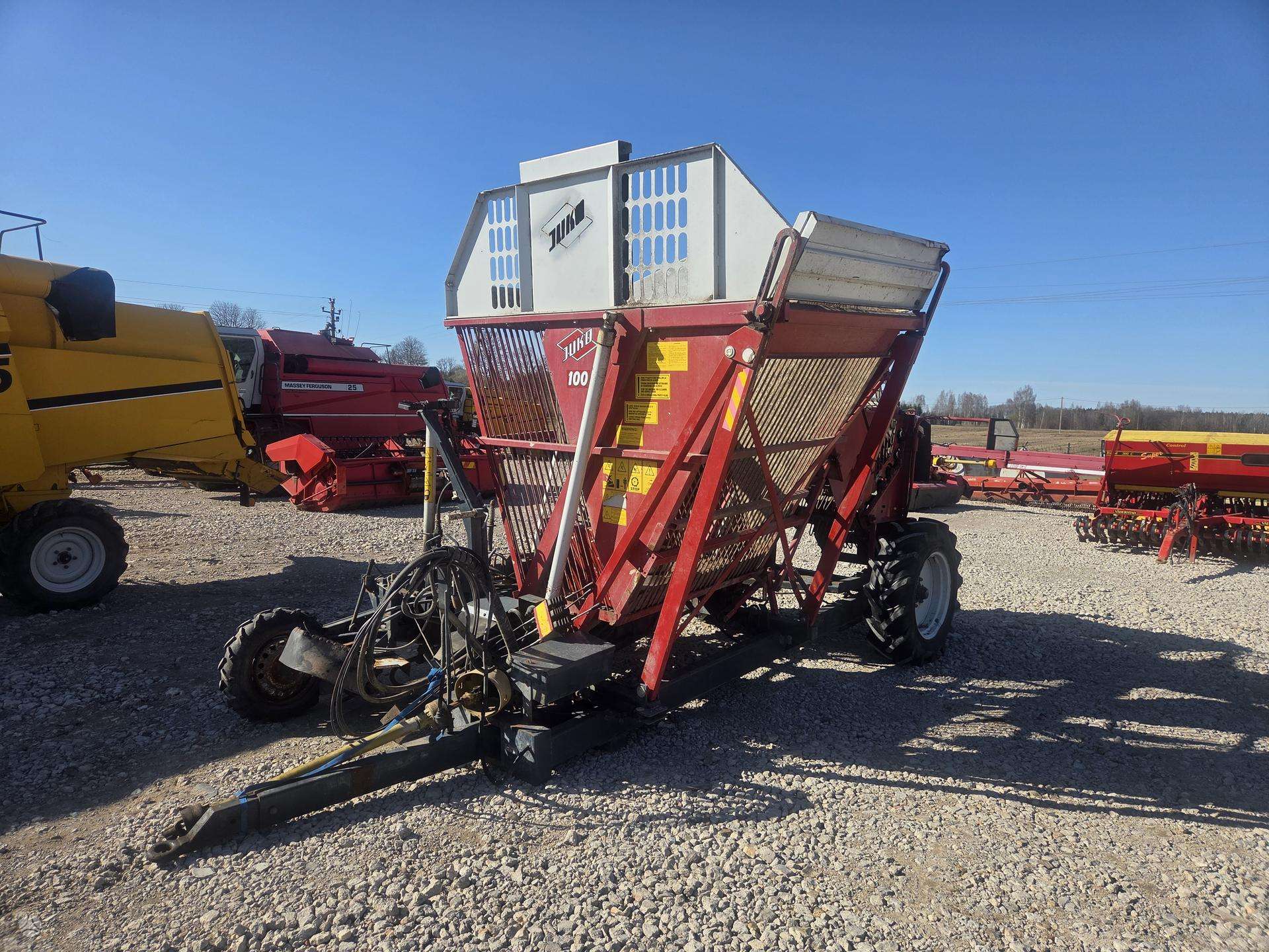 juko-jx-100-buroku-morku-kombainas-darzoviu-nuemimo-apdorojimo-technika JUKO JX 100, burokų, morkų kombaina