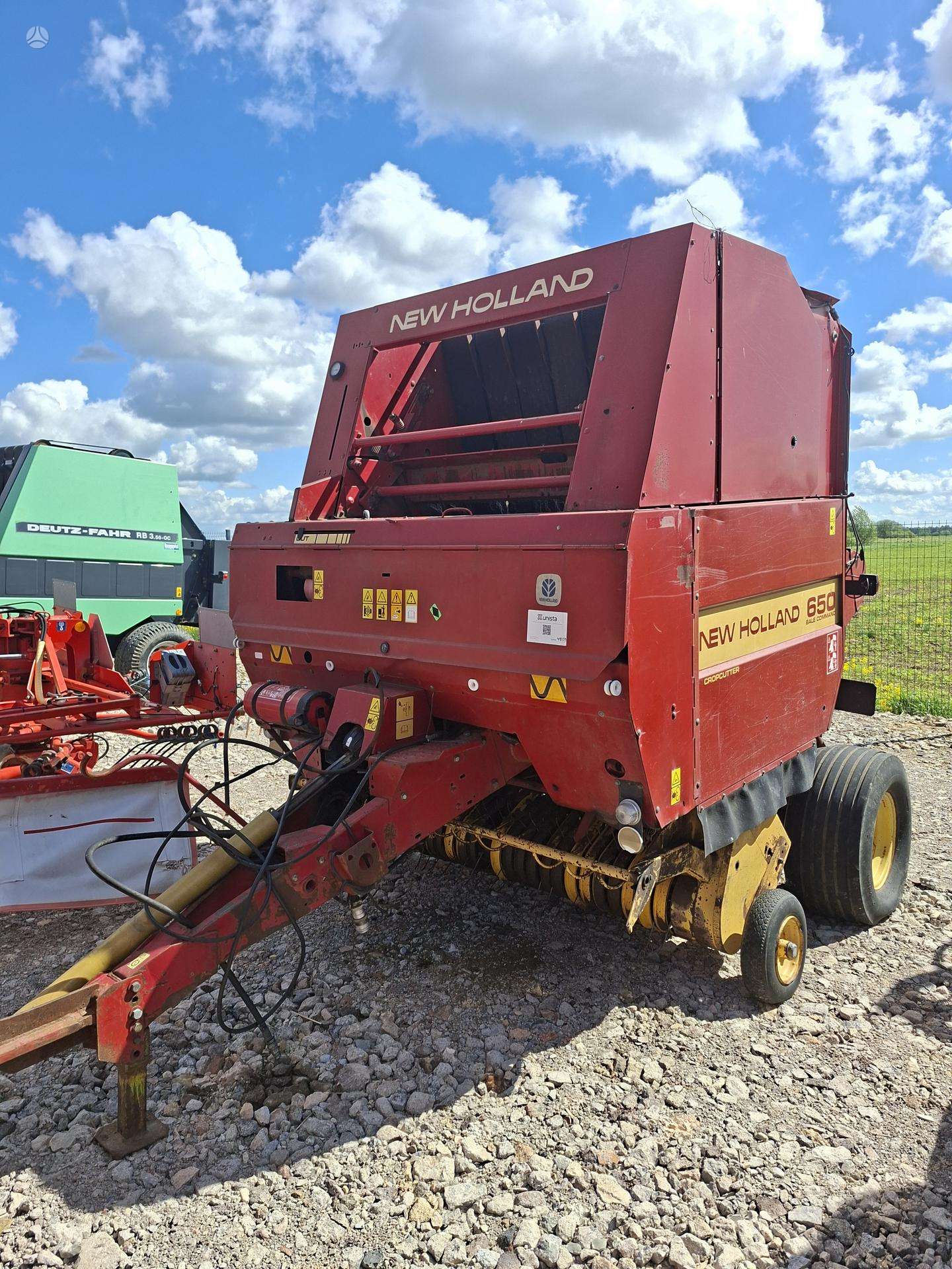 New Holland 650