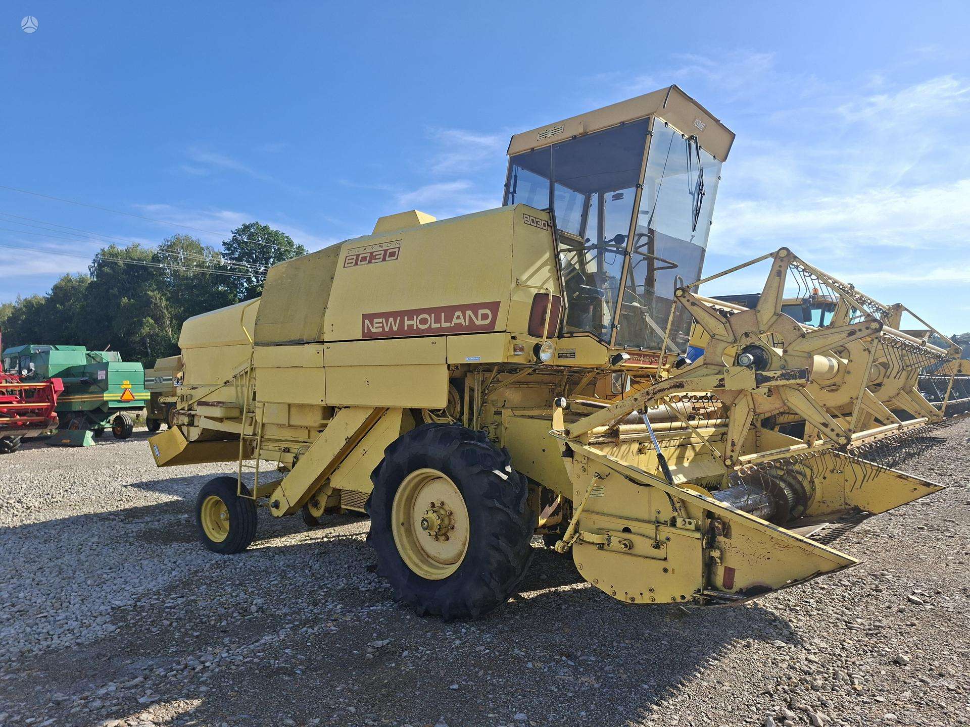 new-holland-8030-kombainai New Holland 8030