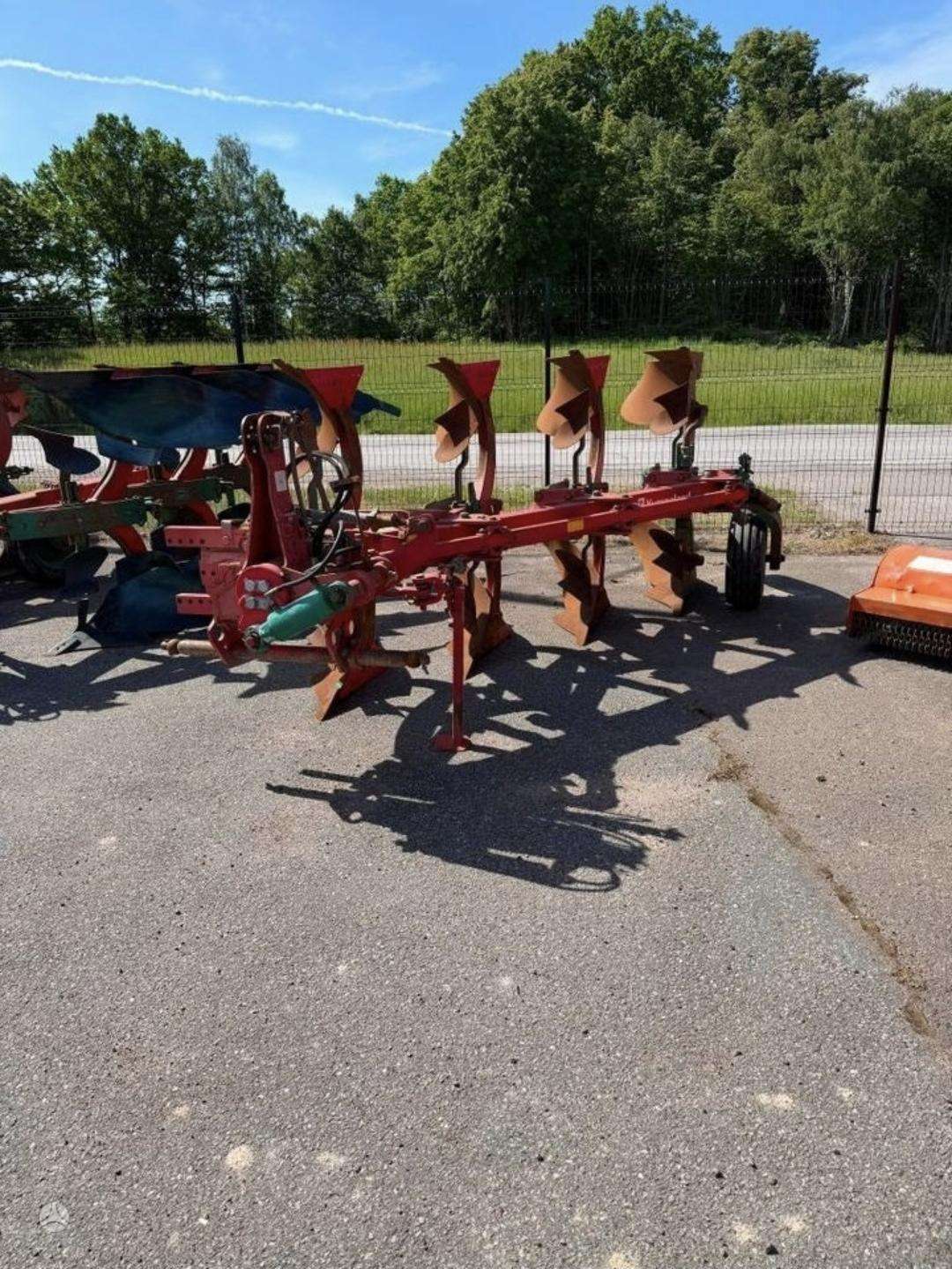 kverneland-es80-160-8-plugai Kverneland ES80-160-8