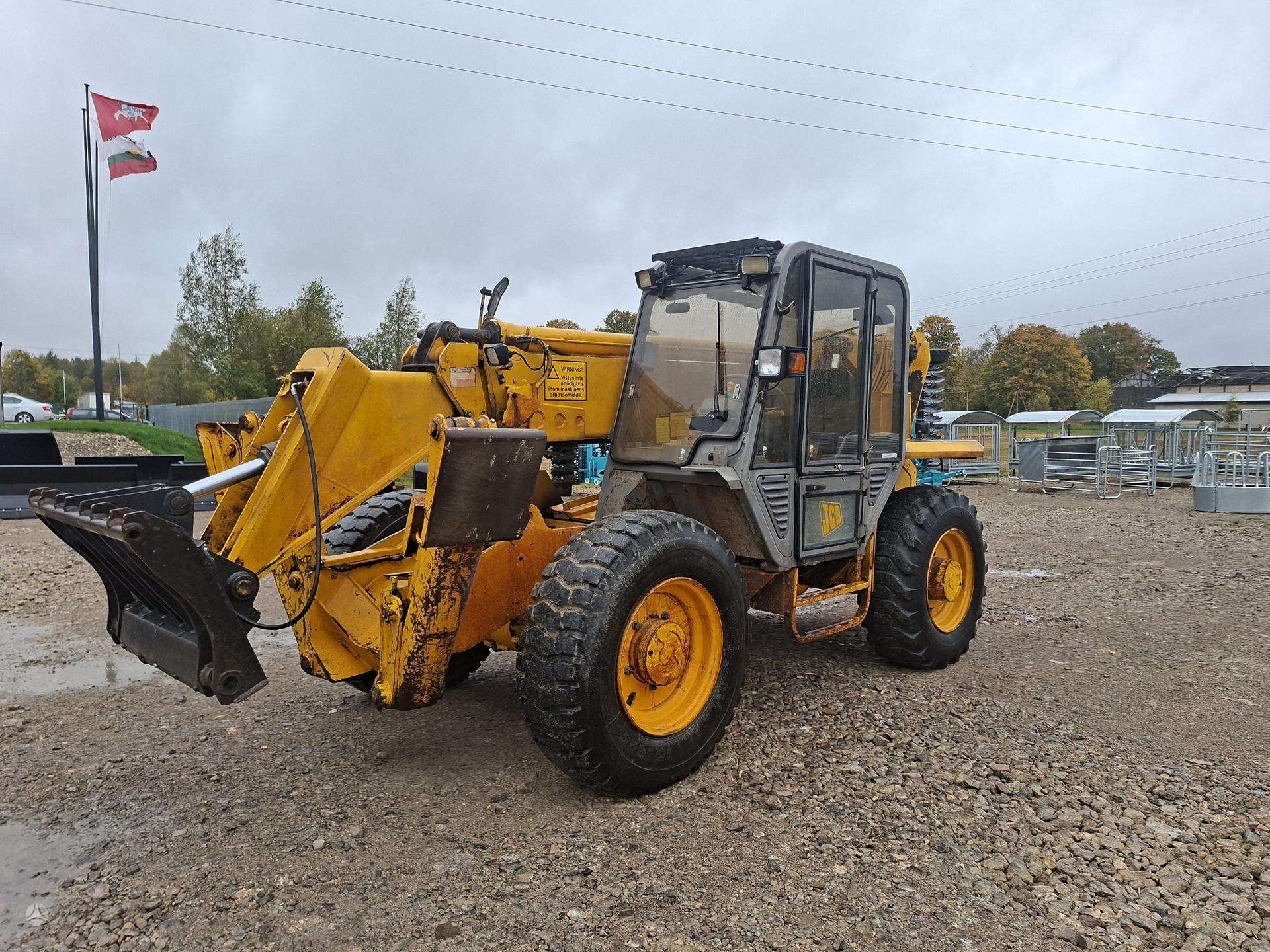 jcb-530-120-savaeigiai-krautuvai-7 JCB 530-120