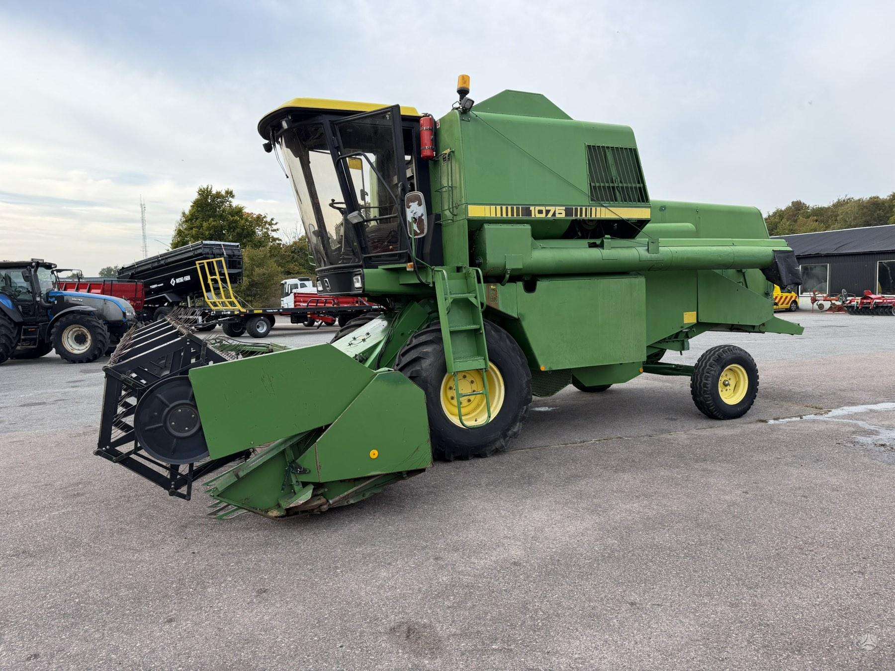 john-deere-1075-kombainai John Deere 1075