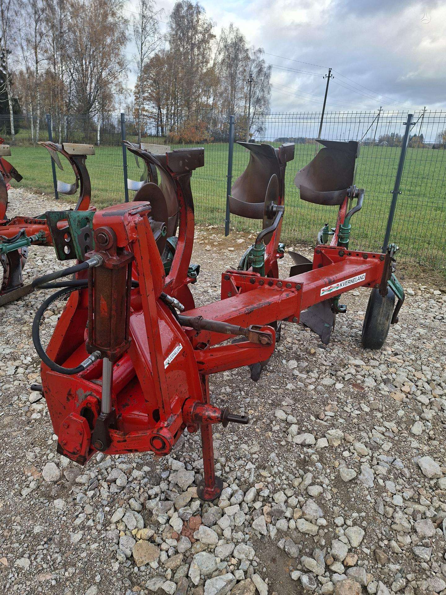 kverneland-e120-8-zemes-dirbimo-ruosimo-technika Kverneland E120-8